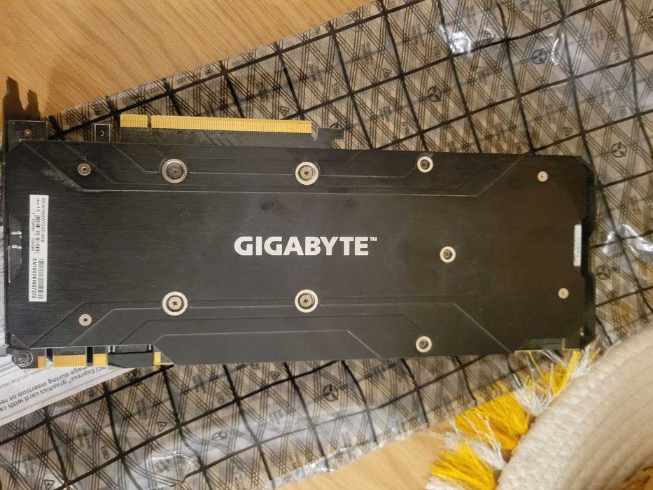 Видеокарта Gigabyte 1080 WINDFORCE OC - перфектна
