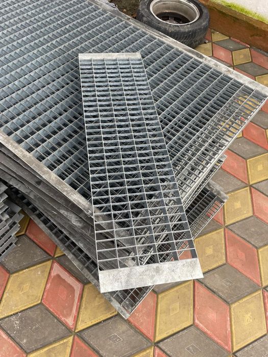 Trepte zincate galvanizate