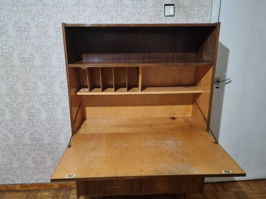 В продаже советский крепкий секретер в отличном состоянии 100х35х145