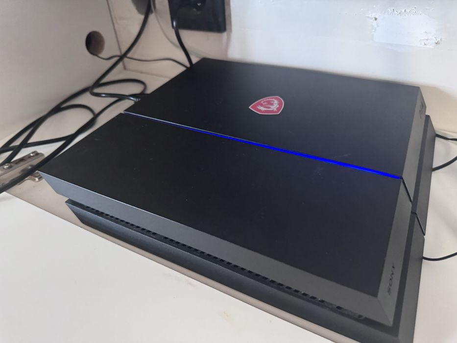 PlayStation 4 + 2 геймпада + 9 игр