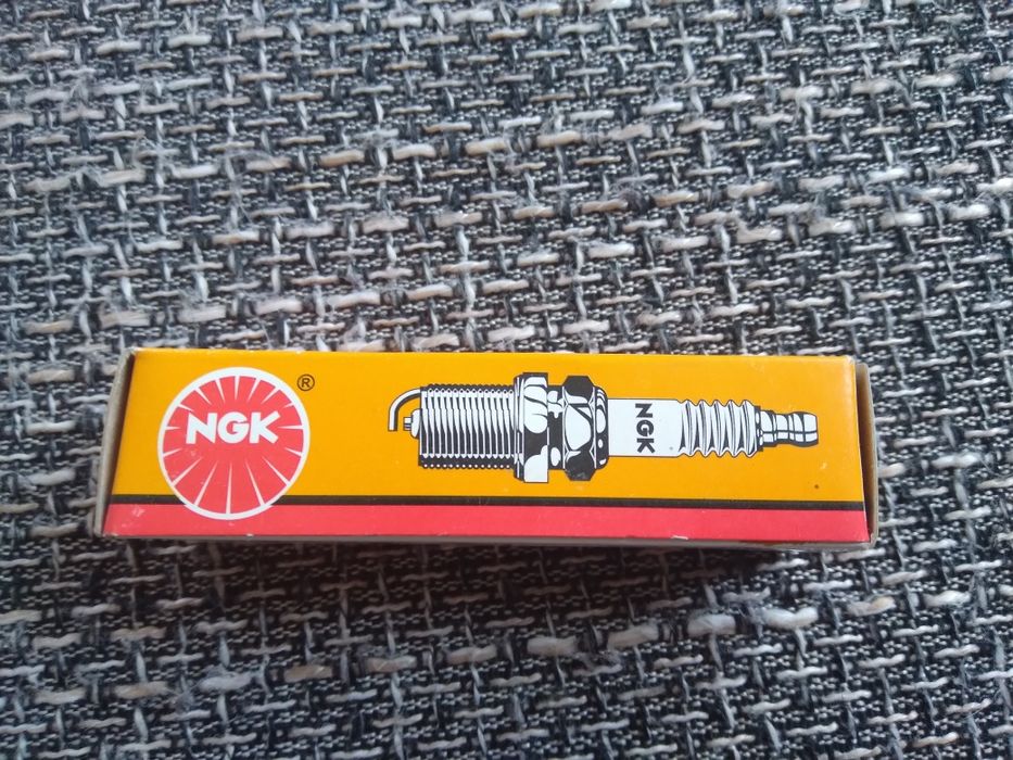 Vand bujie NGK spark CR9E