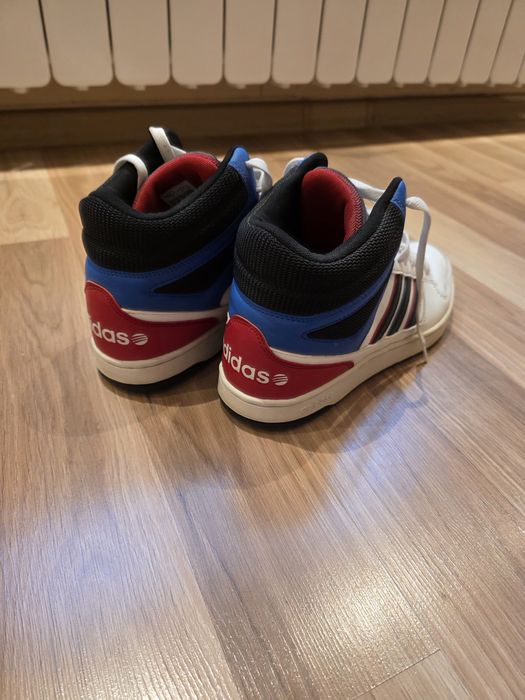 adidas  обувки.   .