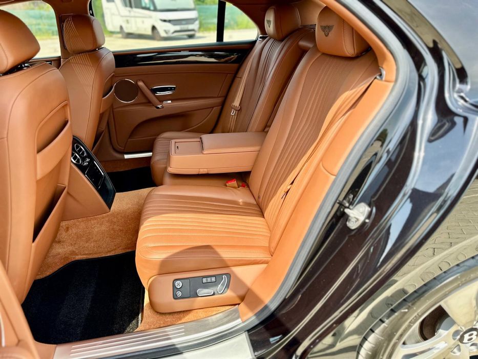 Bentley Flying Spur V8 S , 530 cp , 2018 , ca nou