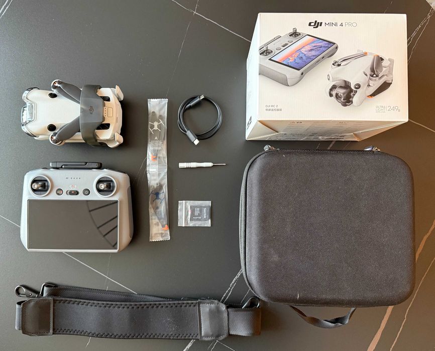 DJI Mini 4 Pro с 3 батерии и станция за зареждане+ DJI RC2 – като нов