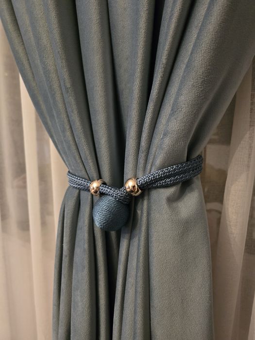 Draperii ca si noi albastre de catifea