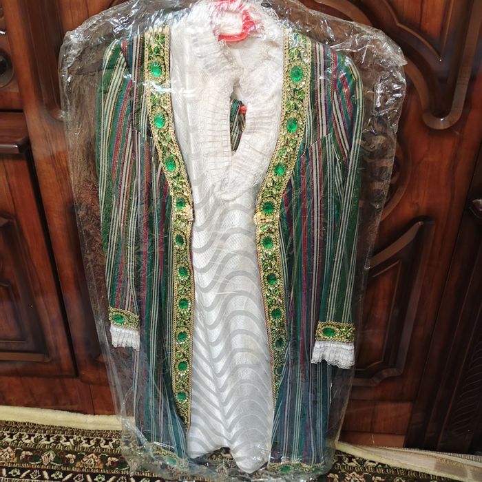 Kelinlik koʻylaklar yap yangi.Tikilgan kiyilmagan.Chimildiqda kiyiladi