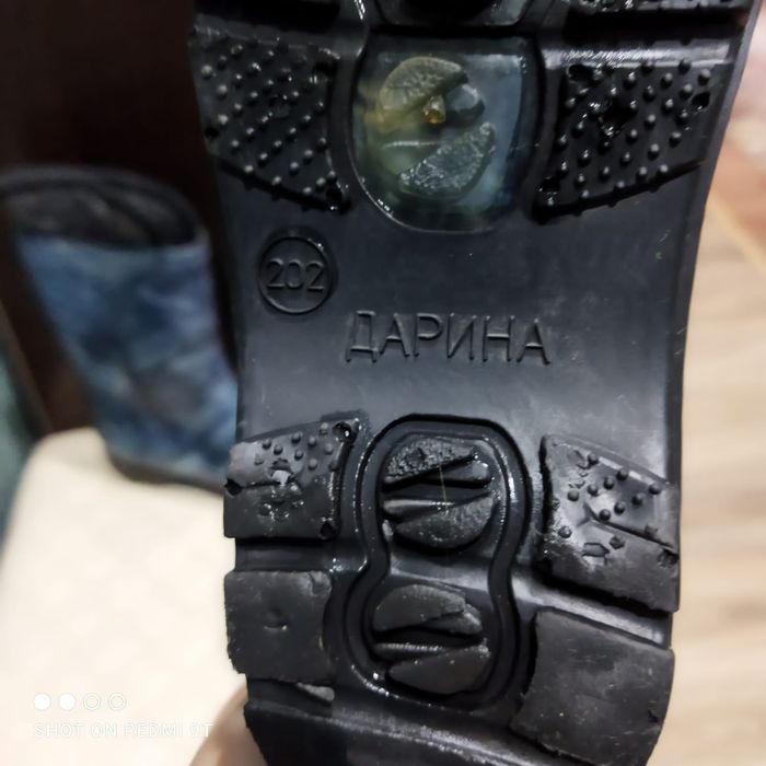 Продам резиновые сапоги 32