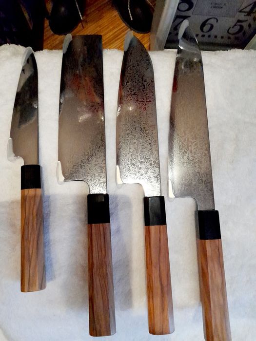 Страхотни, нови ножове Дамаска  стомана,  с дрьжка от маслиново дьрво