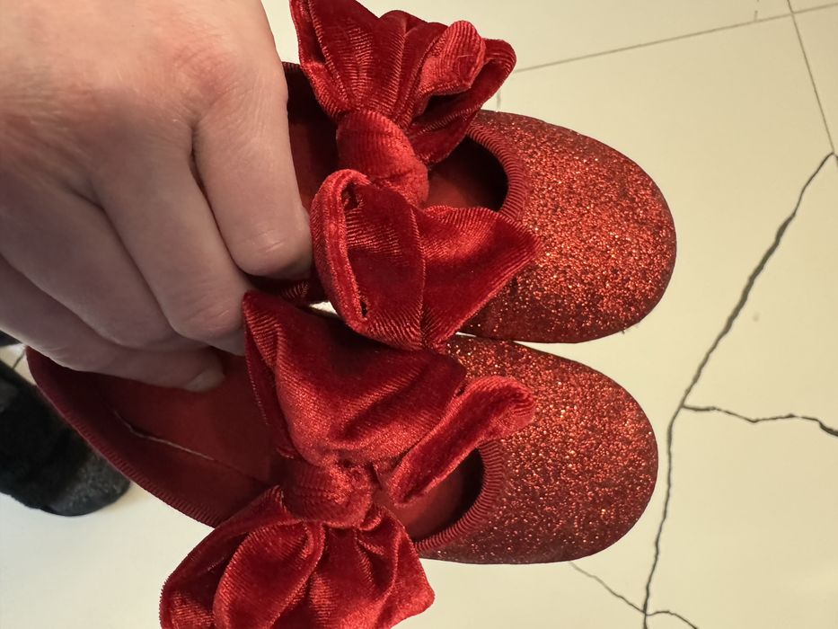 Balerini h&m marimea 24 rosii cu sclipici