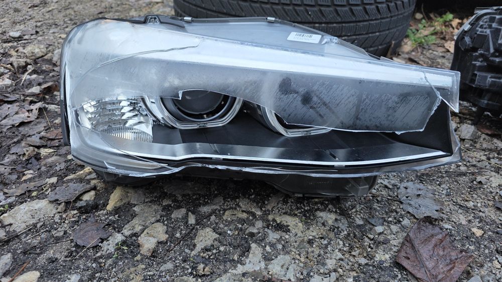 Фар BMW X3 F25LCI за части.