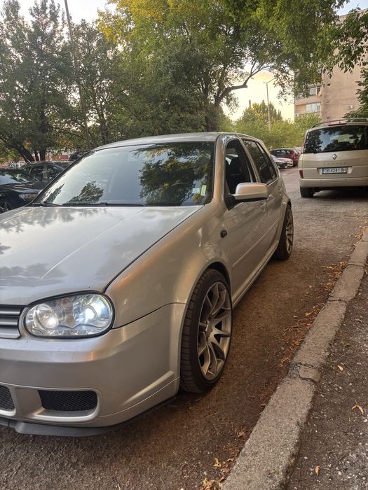 Продавам Фарове r32