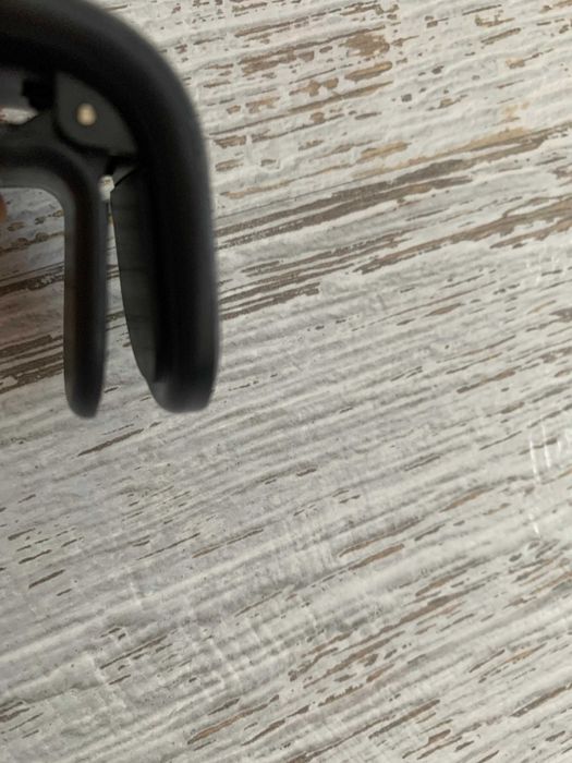 Магнитна стойка за телефон за кола – L-образна, алуминиева, стабилна