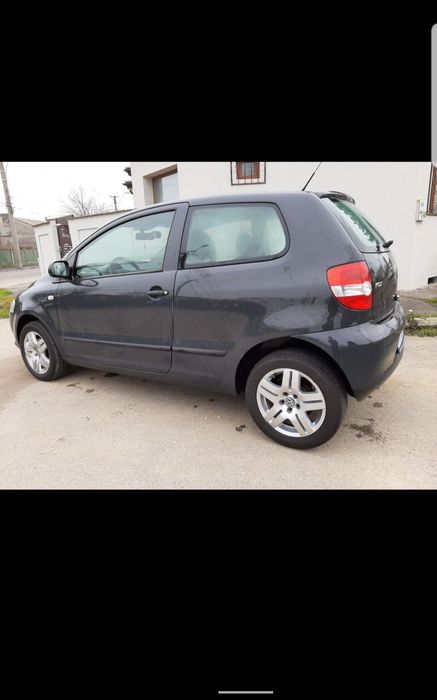 Volkswagen fox este versiune de  mașină in două uși si nu există cu 4
