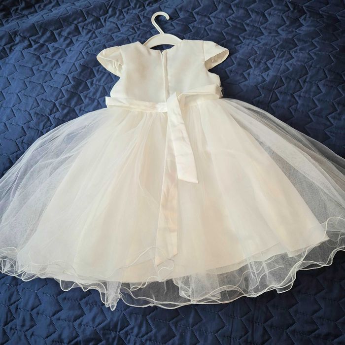 Rochita alba fetita 4-5 ani, serbare, miresica, fulg