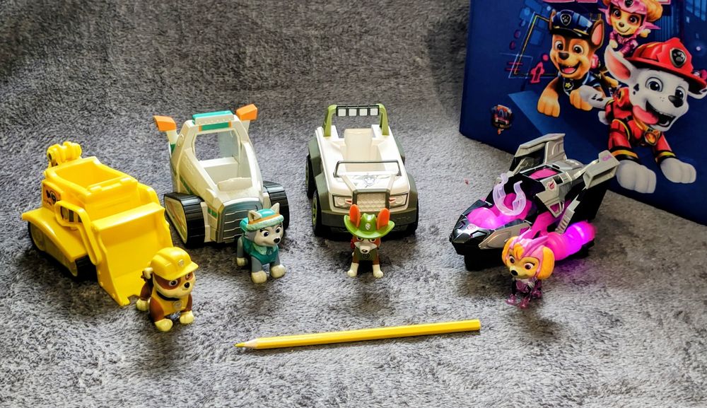 Jucarii Patrula Catelusilor: figurine si masinute