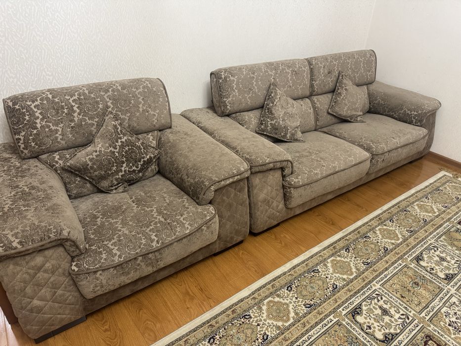 Диван с креслом.