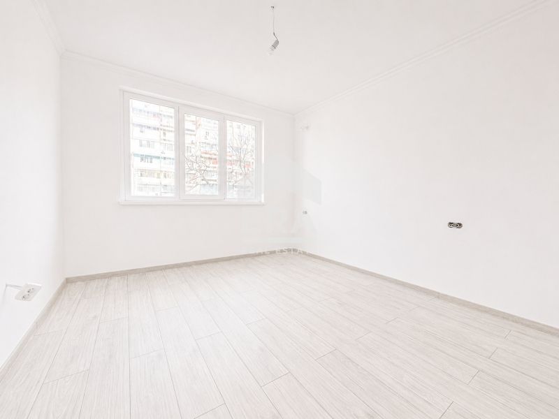 Продава се Тристаен апартамент в Варна, Възраждане 3 - 65 кв.м за 2400 €/кв.м - Снимка #9