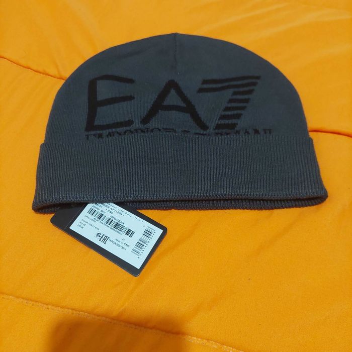 Шапка  Emporio Armani /EA7