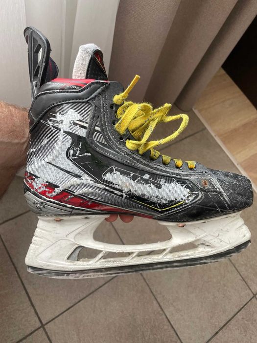 Профессиональные хоккейные коньки