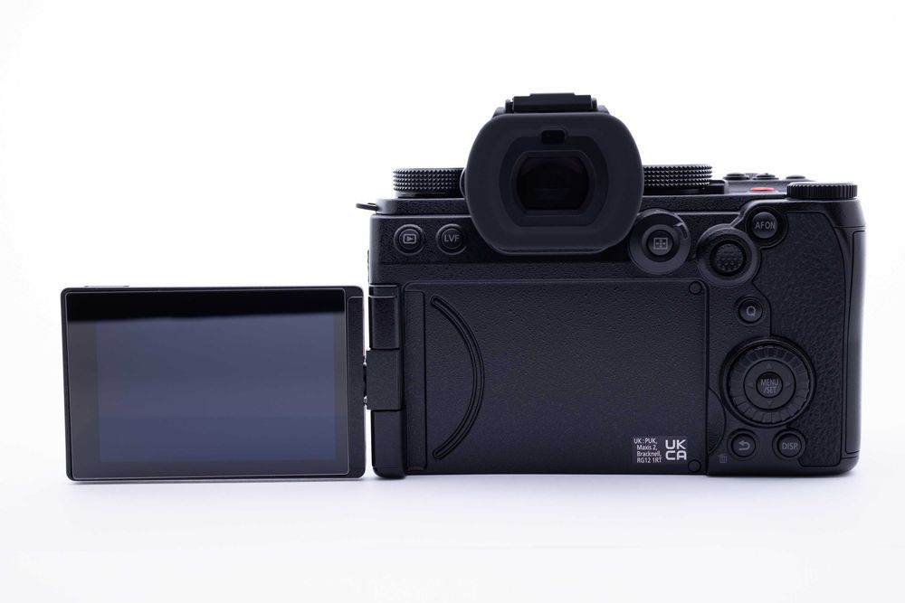 Panasonic Lumix S5 IIX + 50mm f/1.8 – КАТО НОВ (под 700 кадъра), Гаранция до края на 2027!