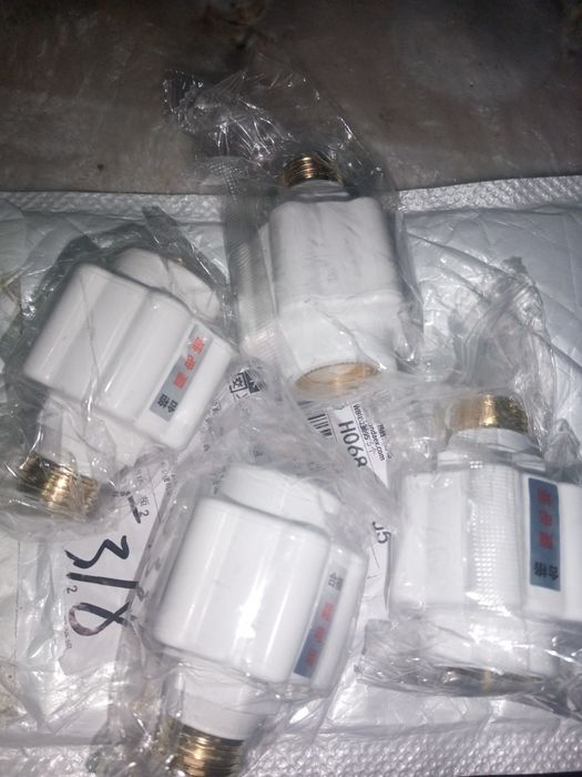 Ariston va elektr katyol uchun elektr tokidan himoyalovchi konnektor