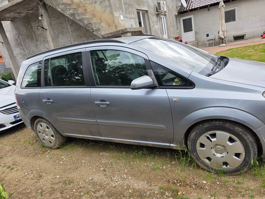 Dezmembrez Opel Zafira B 1.9 tdi