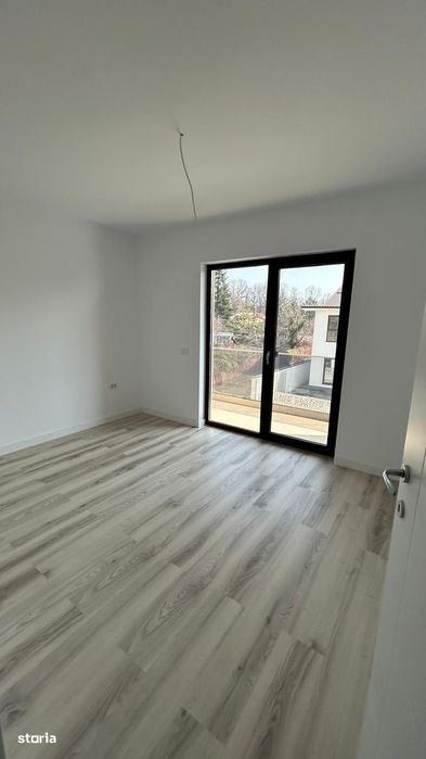 Apartament 3 camere, balcon, curte împrejmuită