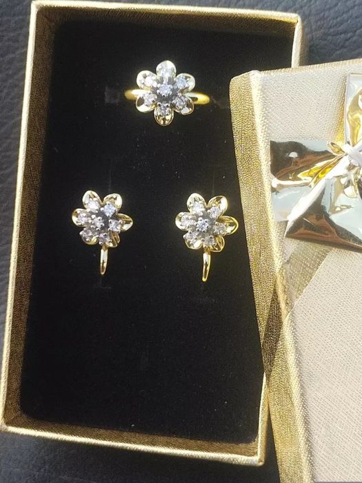 Ajoyib zamonaviy va ixcham zargarlik buyumlari toplami