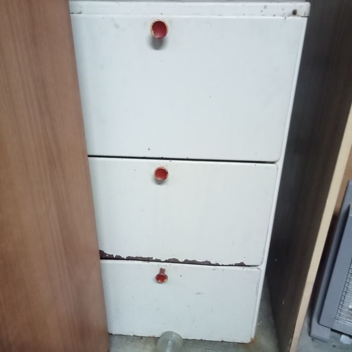 Шкаф стеклянный итд