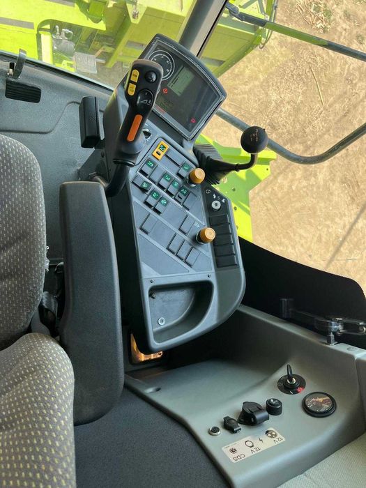 Combina agricola Claas Avero 160