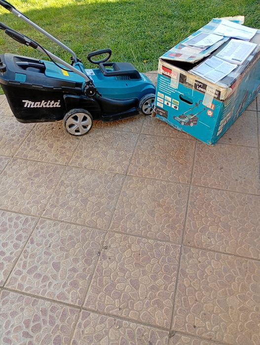 Продавам Ел.косачка  Макита 3320