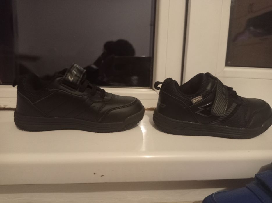 Adidași copii mărime 22 și 27