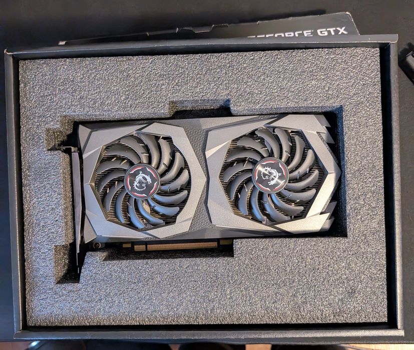 Vând placa video Nvidia GeForce GTX 1660 Super Msi gaming X