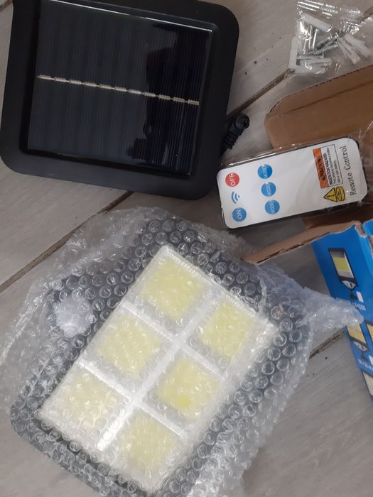 Lampi solare cu montaj inclus