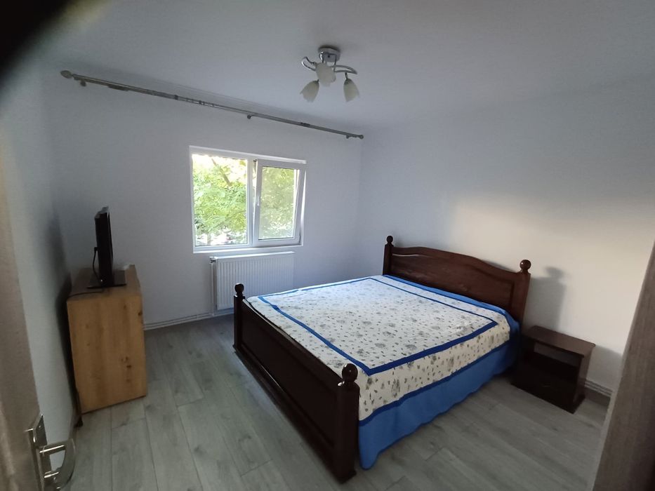 Închiriez apartament 3 camere decomandat complet mobilat
