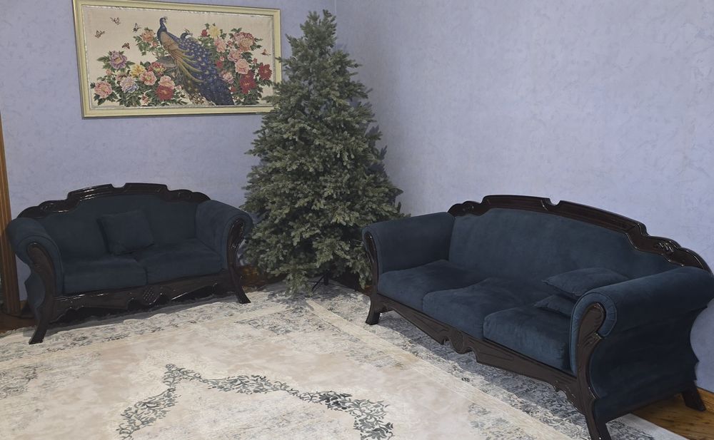 Продаётся кожанная мягкая мебель для гостиной в отличном состоянии