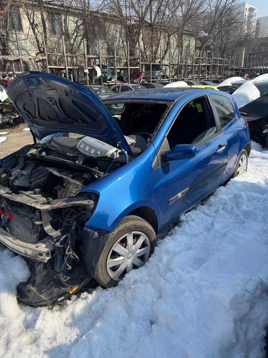 Dezmembrez RENAULT CLIO 3 2009 1.4 16 VALVE