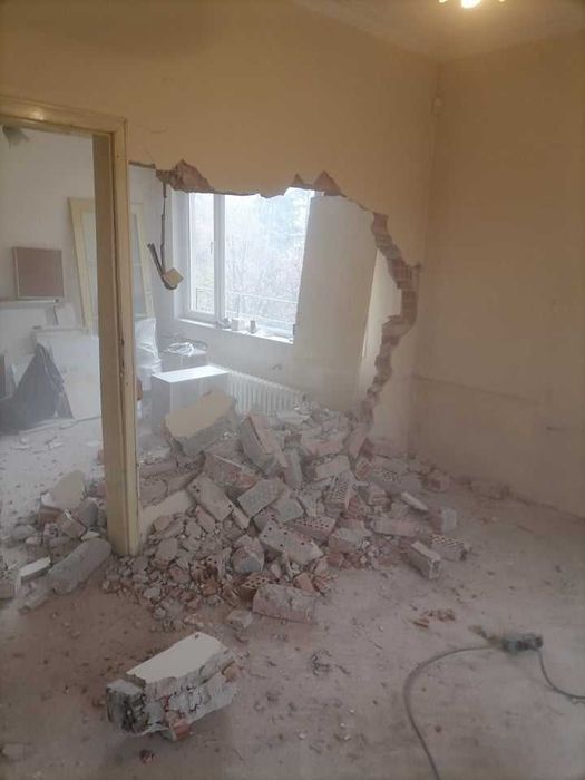 Кърти Чисти Извозва. Къртене