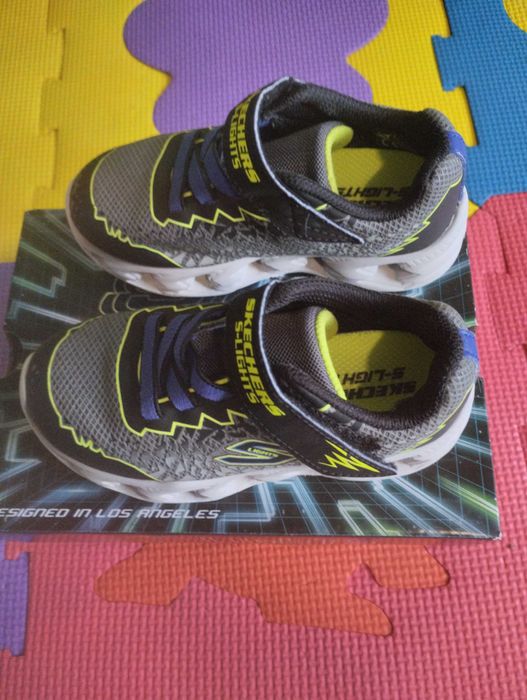 Детски маратонки Skechers 25номер светещи