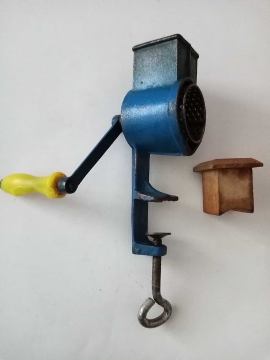 Ретро мелничка за чер пипер, мелничка за орехи и ядки.