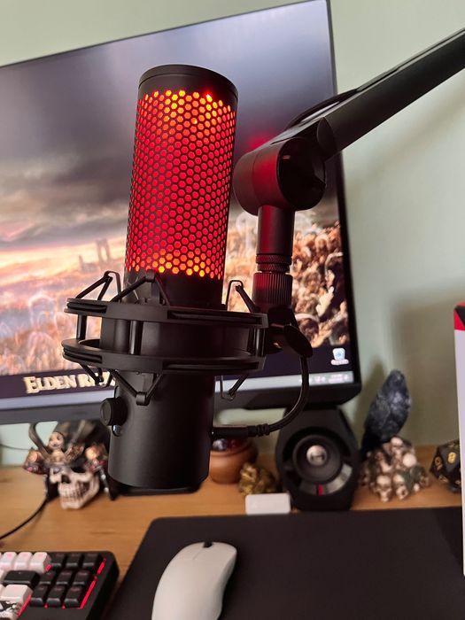 Микрофон HyperX Quadcast 2 и стойка