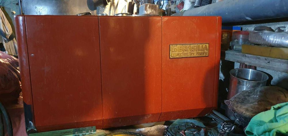Продавам професионална кафемашина Brasilia.