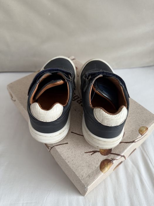 Tenesi Bisgaard. Exterior si brant din piele, masura 26