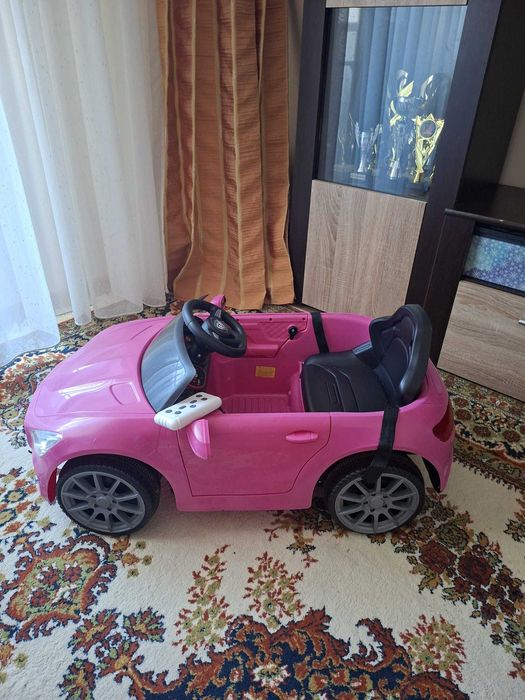 Masina electrica roz