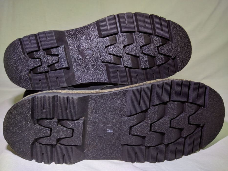 Продам унты новые