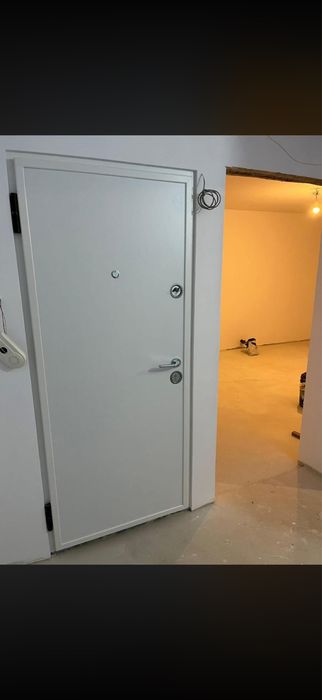 Montaj uși interior/exterior – rapid și profesional