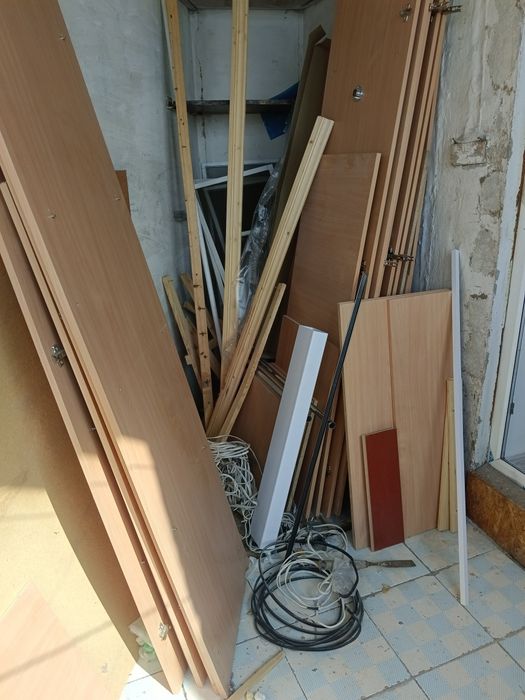 Доски дрова шкаф