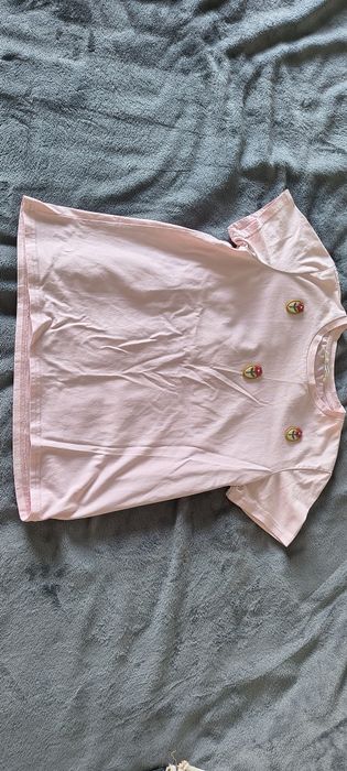 Tricou roz cu decorațiuni florale