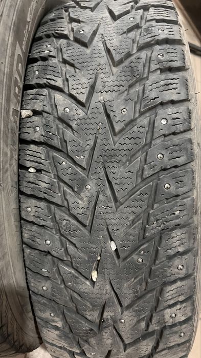Продам шипованный шины
