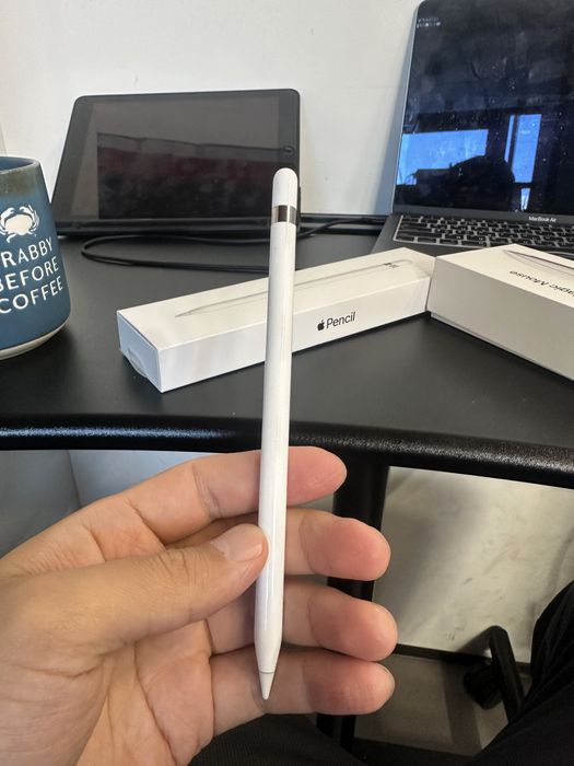 Продам apple pencil 1